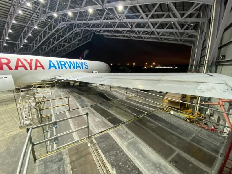 Branded fuselage with wing platforms