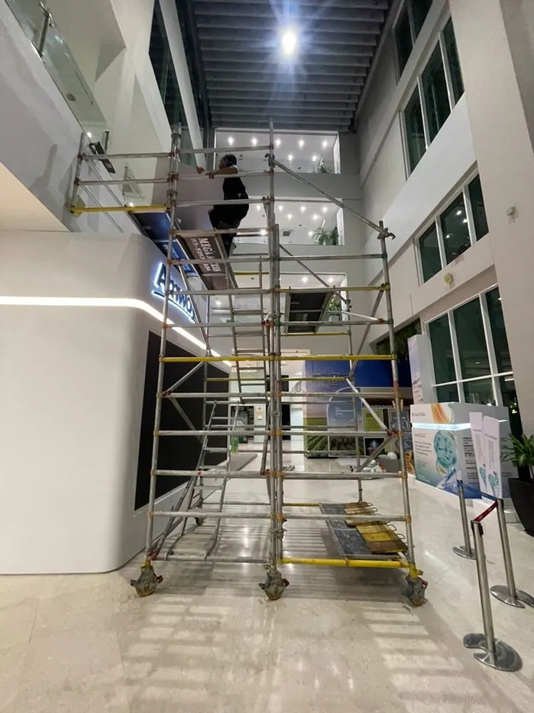 Cantilever in the Amway PJ atrium