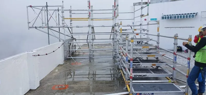 Cantilever platform on a Genting rooftop