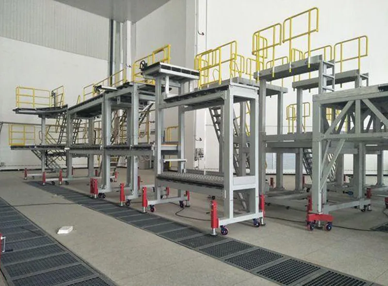 Fuselage dock platform with stairs