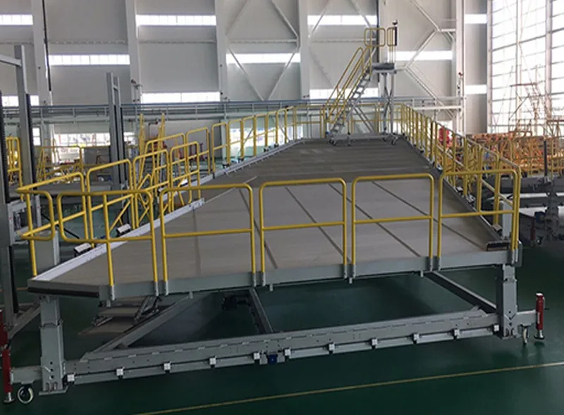 Long wing dock platform in a hangar