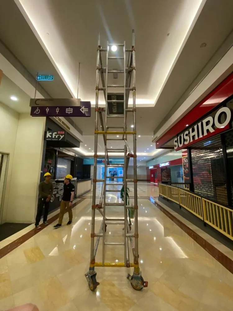 Single-width tower in a KLCC corridor