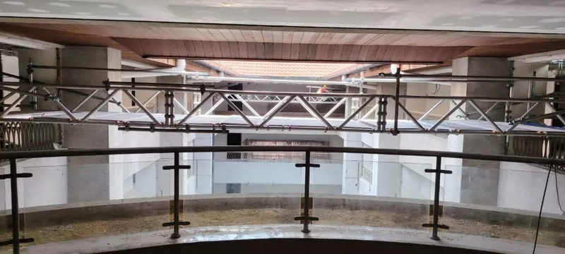 Truss span across a circular atrium