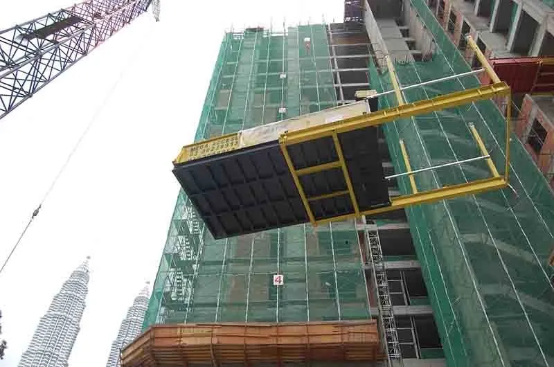 Superdeck being lifted onto a tower at Kia Peng
